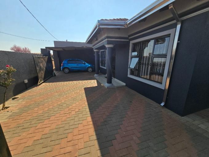 4 Bedroom House for Sale For Sale in Palm Ridge - MR718567
