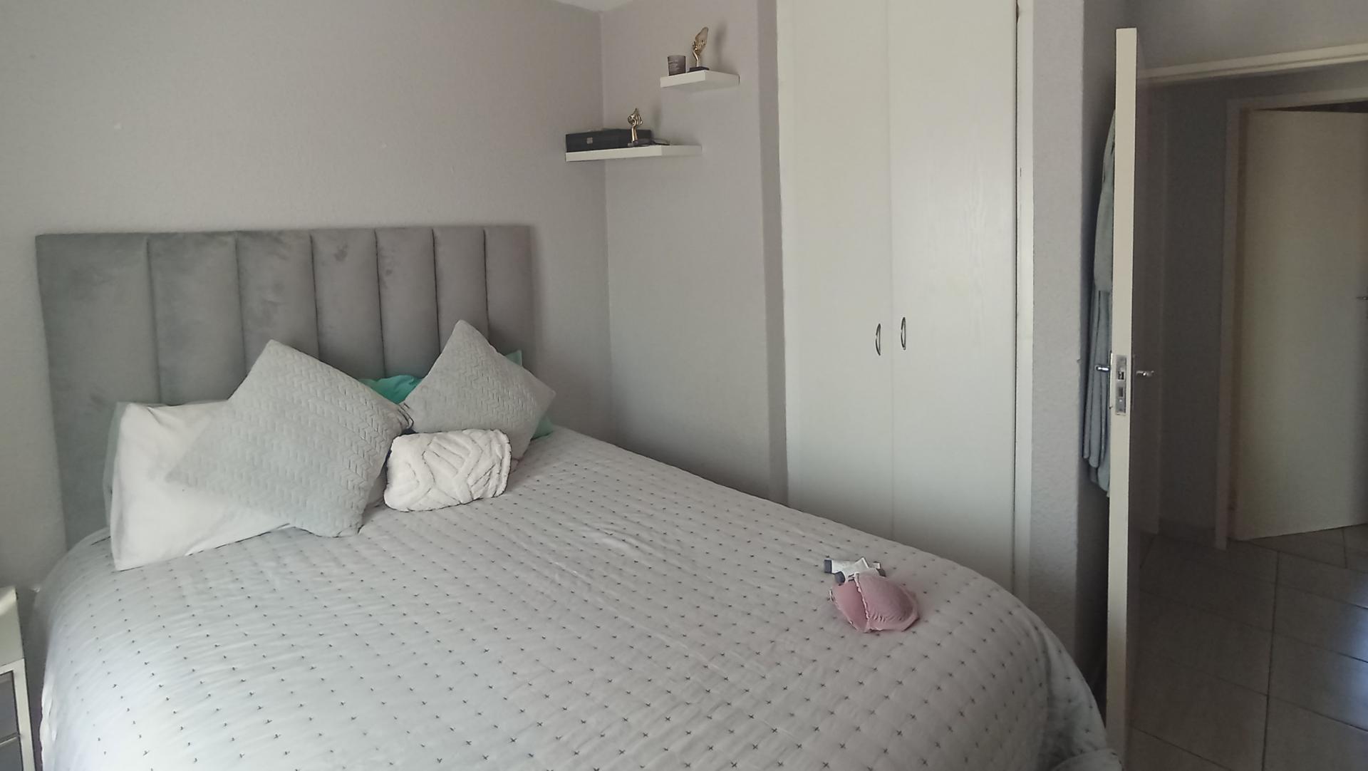 Bed Room 1 - 11 square meters of property in Clarina