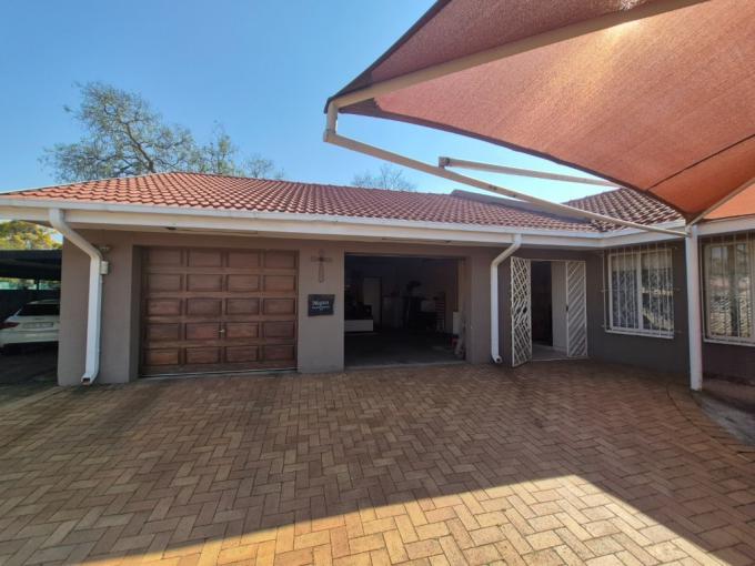 4 Bedroom House for Sale For Sale in Brackendowns - MR718610