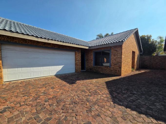 3 Bedroom Simplex for Sale For Sale in Brackenhurst - MR718641
