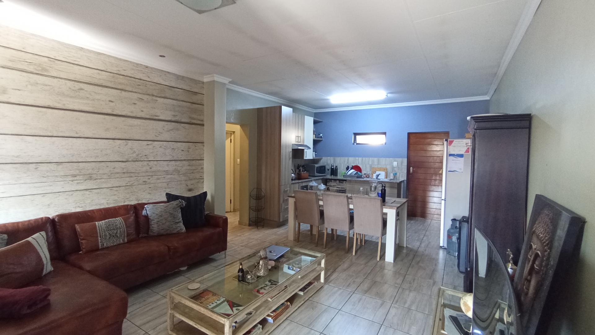 Lounges - 15 square meters of property in Noordwyk