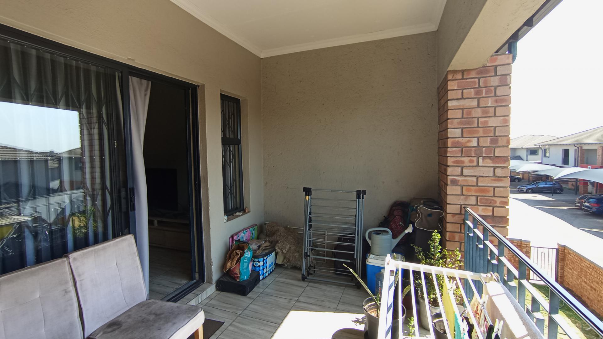 Balcony - 10 square meters of property in Noordwyk