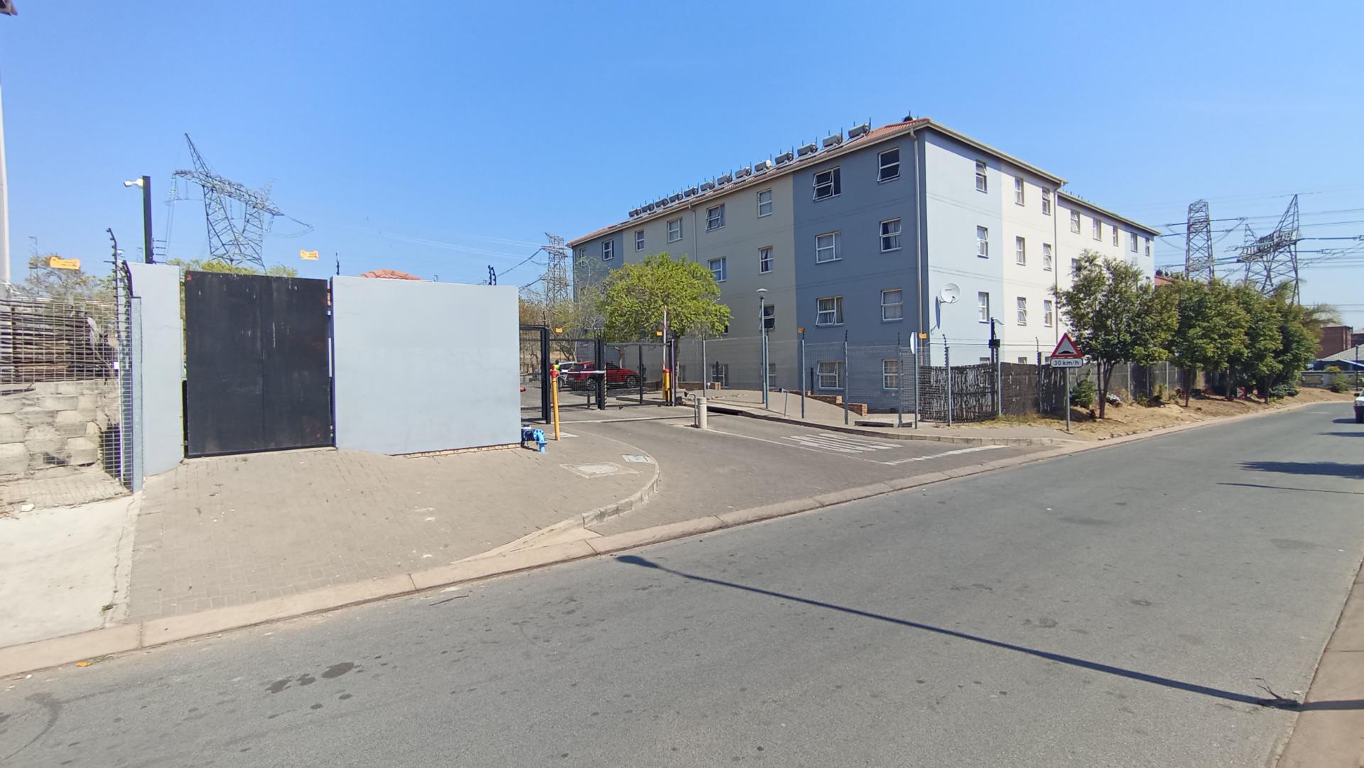 Front View of property in Riverside View