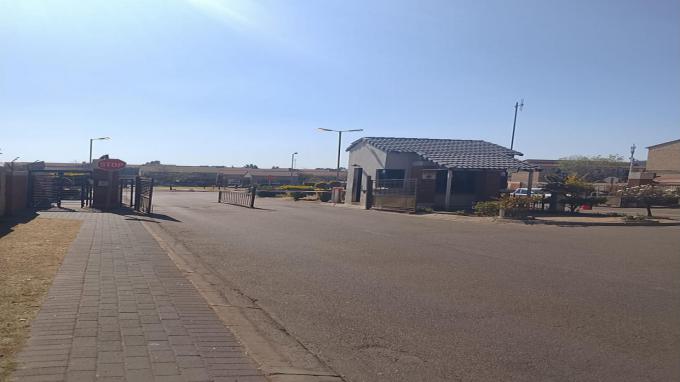 2 Bedroom Sectional Title for Sale For Sale in The Orchards - Private Sale - MR718700