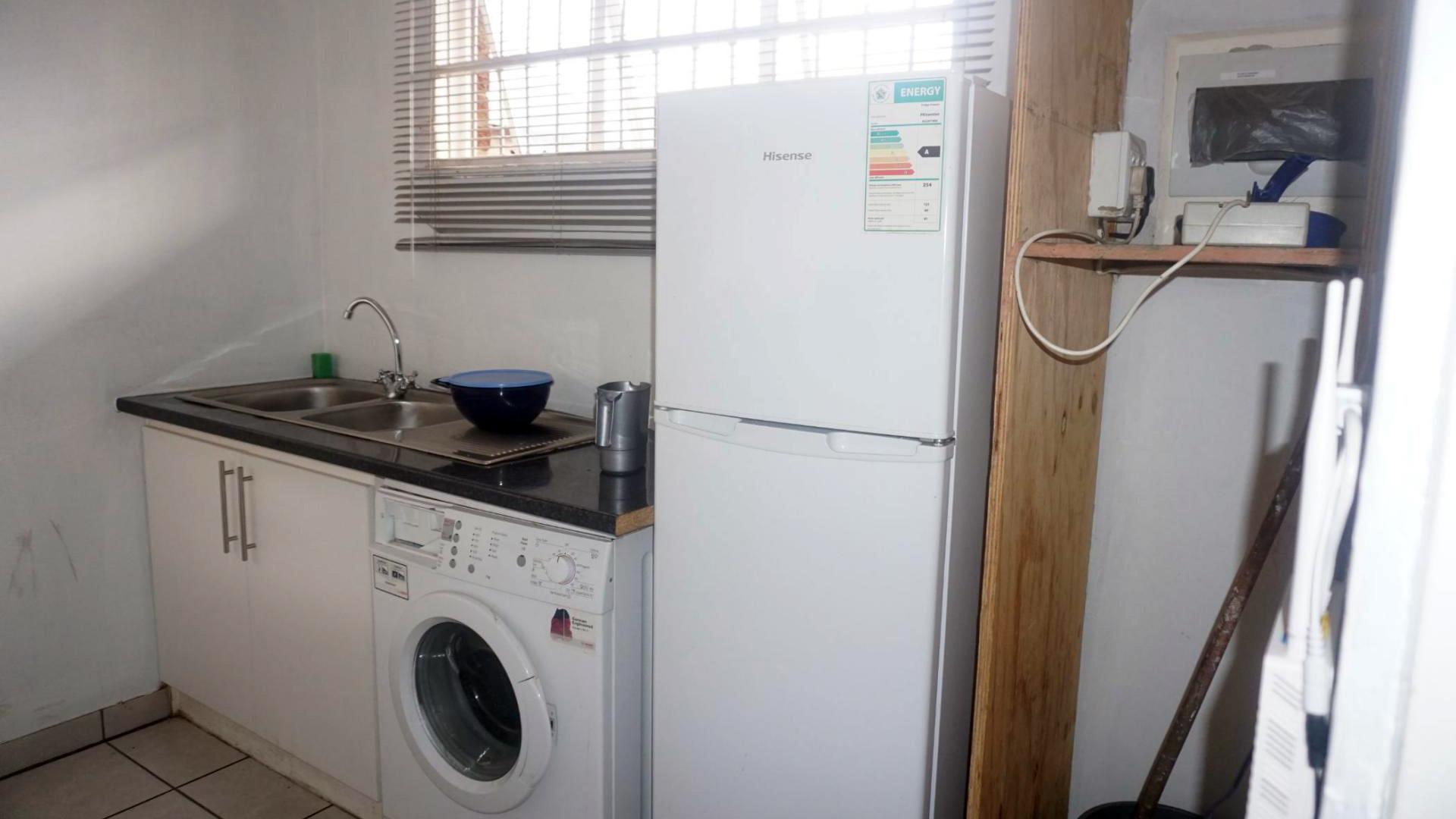 Kitchen of property in Willows