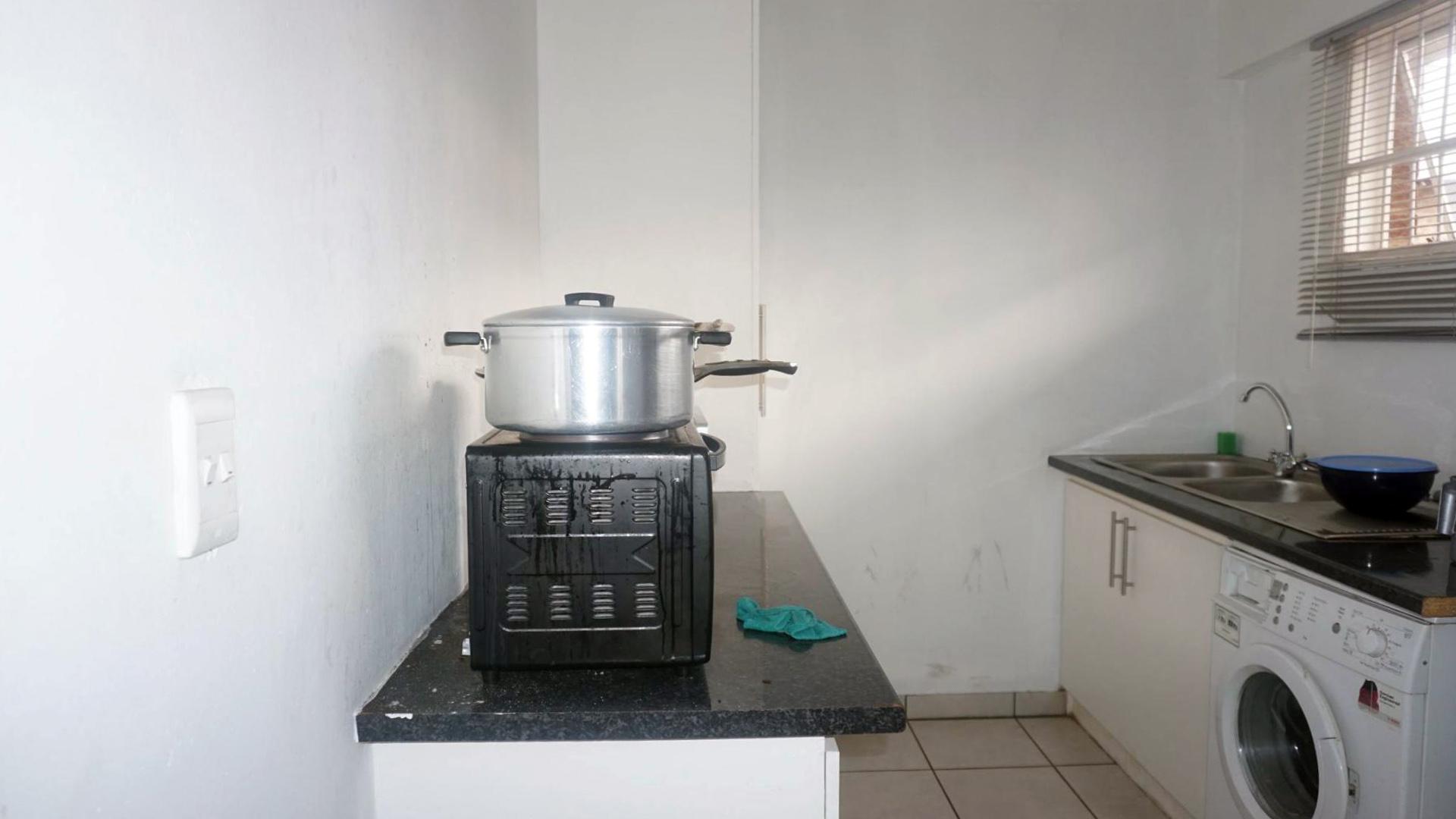 Kitchen of property in Willows