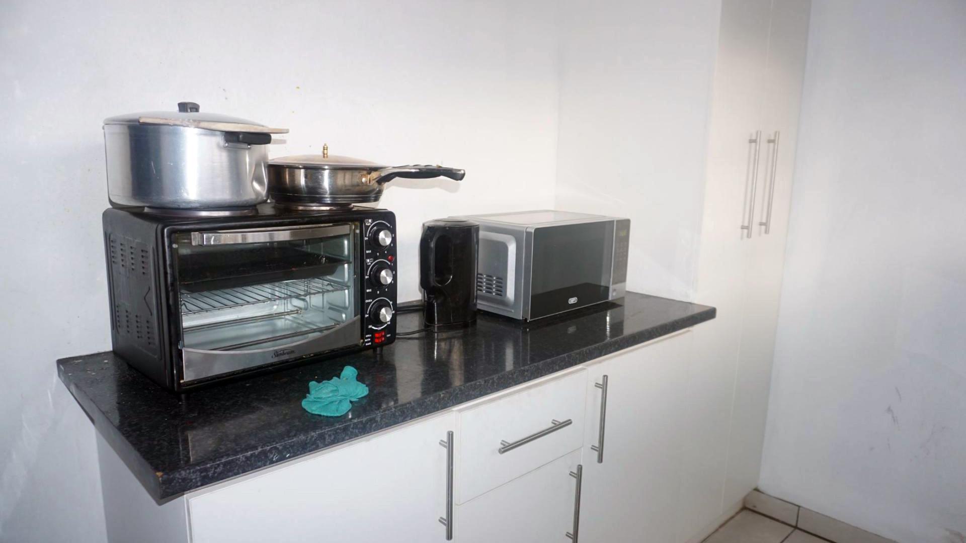 Kitchen of property in Willows