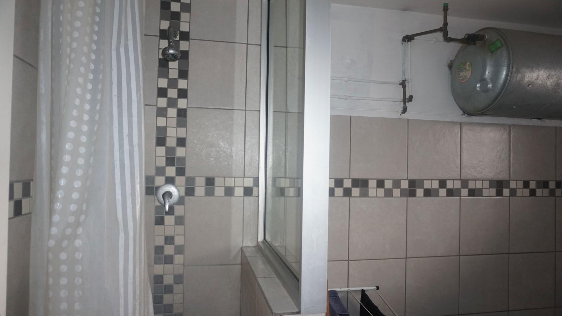 Bathroom 1 of property in Willows
