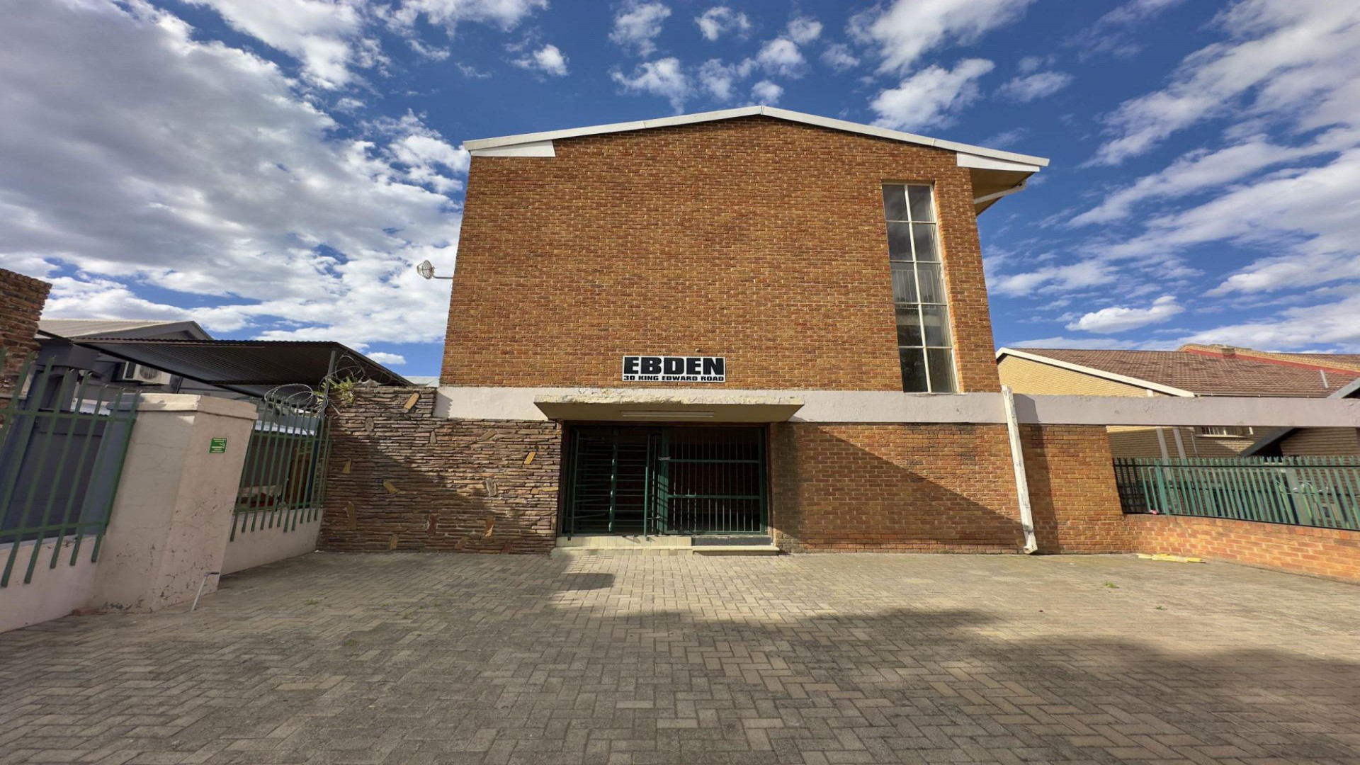 Front View of property in Willows