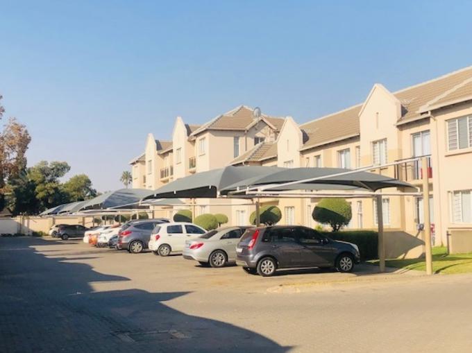 2 Bedroom Simplex for Sale For Sale in Klippoortjie AH - MR718734