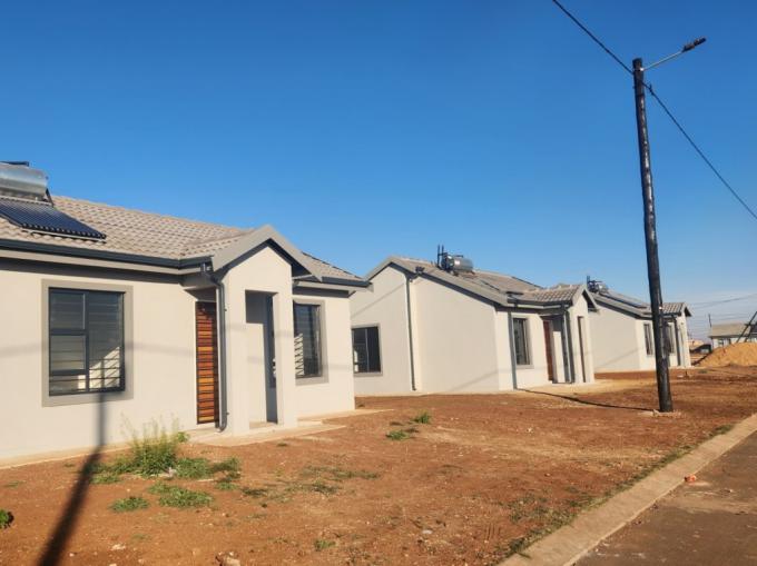 2 Bedroom House for Sale For Sale in Vosloorus - MR718735