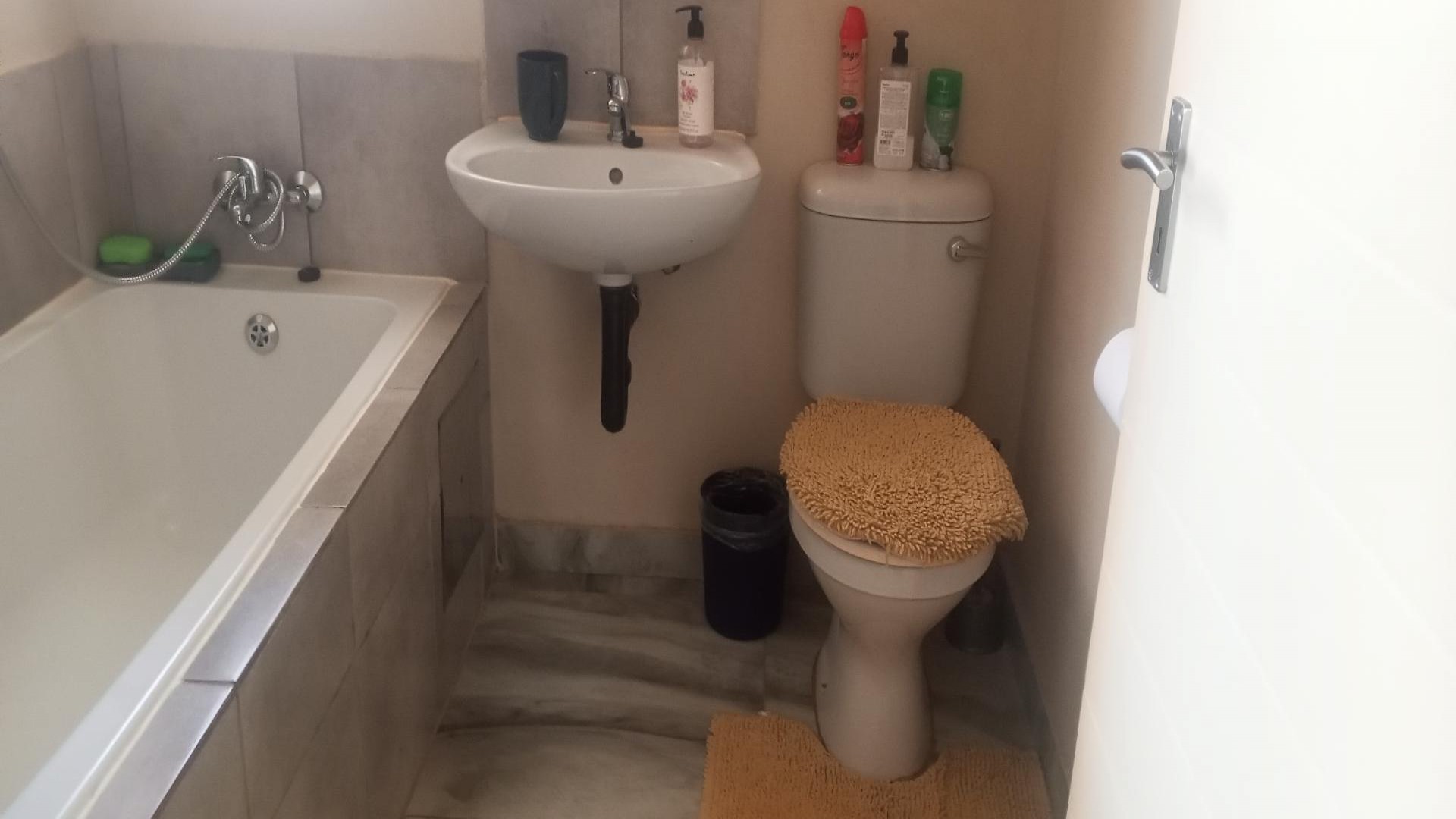 Bathroom 1 - 5 square meters of property in Lehae