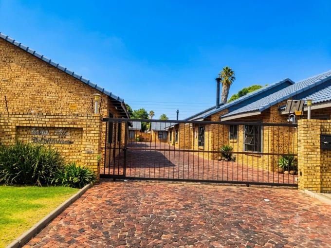 3 Bedroom Simplex for Sale For Sale in Brackenhurst - MR718838
