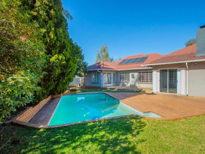4 Bedroom House for Sale For Sale in Sundowner - MR718844