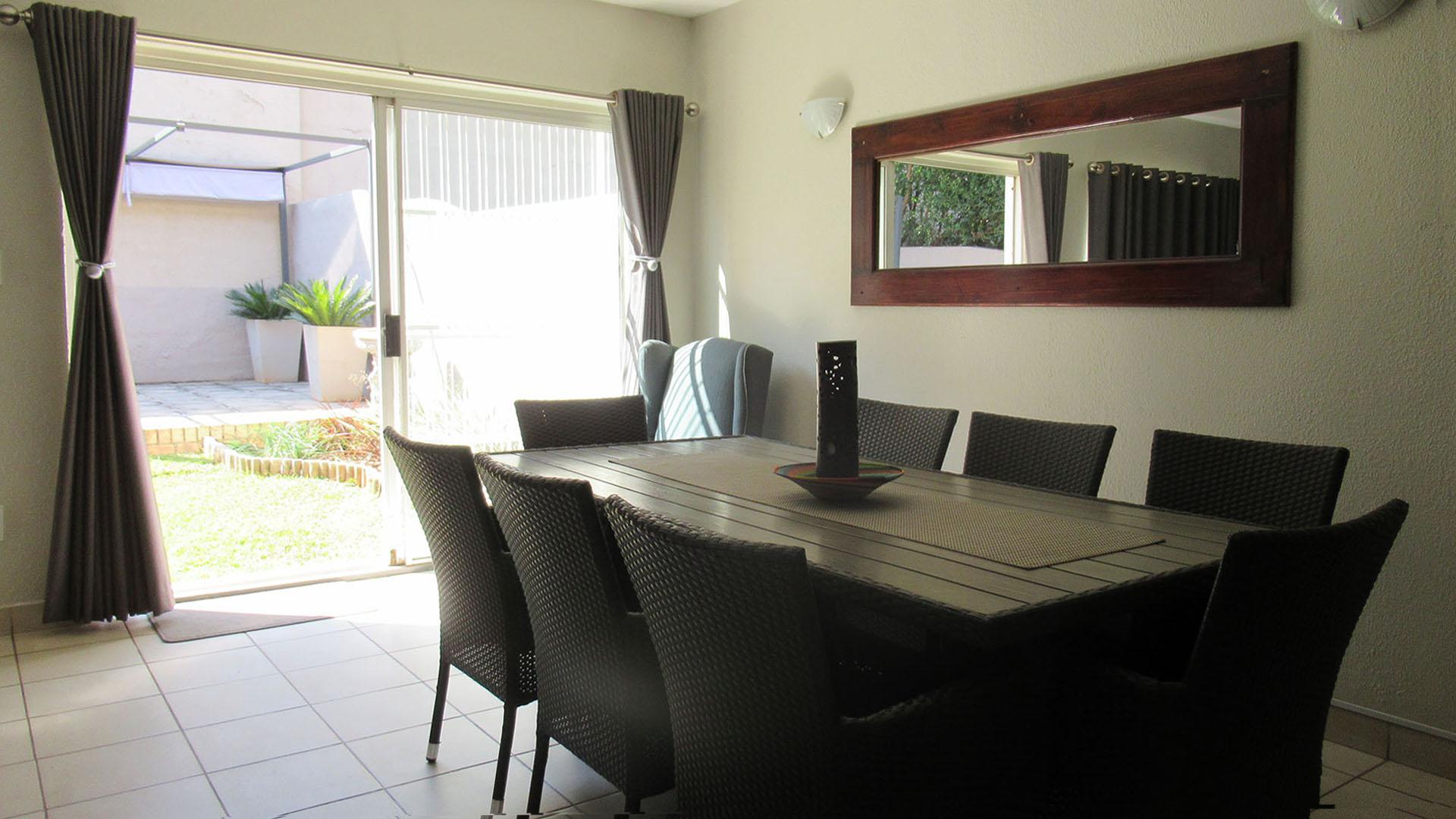 Dining Room - 12 square meters of property in Roodekrans