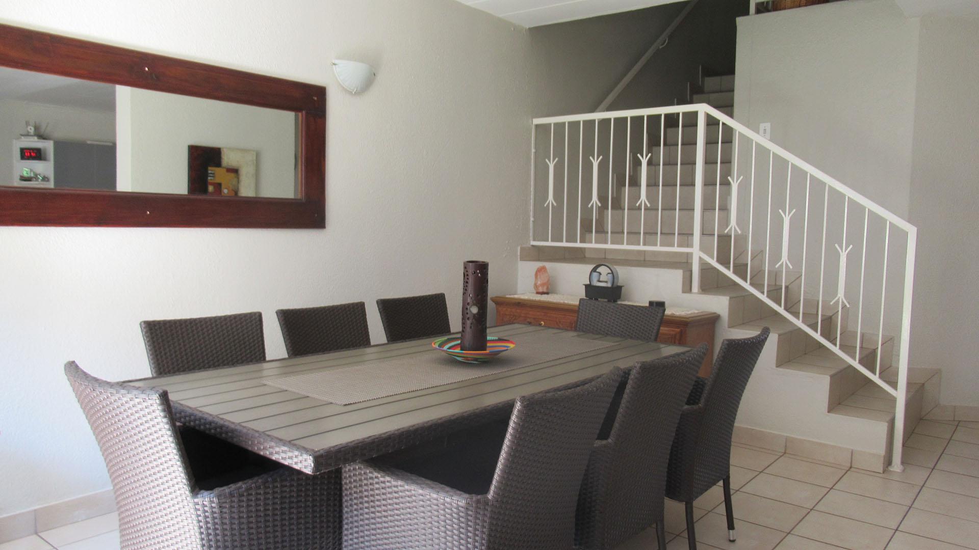 Dining Room - 12 square meters of property in Roodekrans
