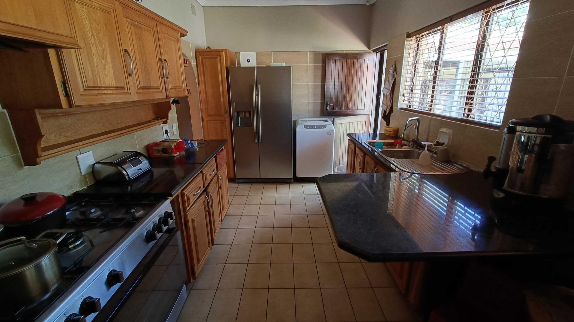 Kitchen of property in Yellowwood Park 