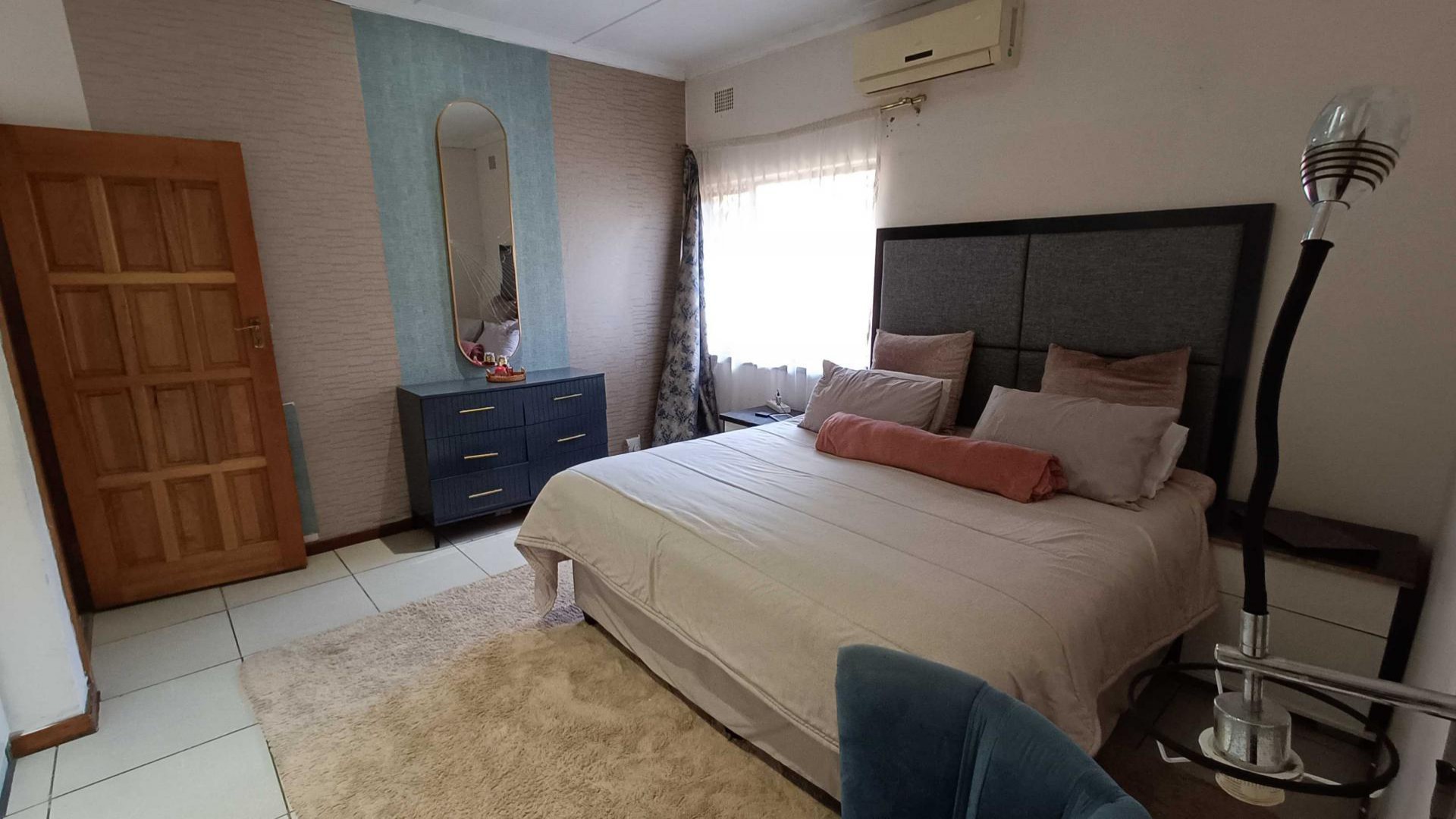Main Bedroom of property in Yellowwood Park 