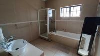 Main Bathroom of property in Yellowwood Park 