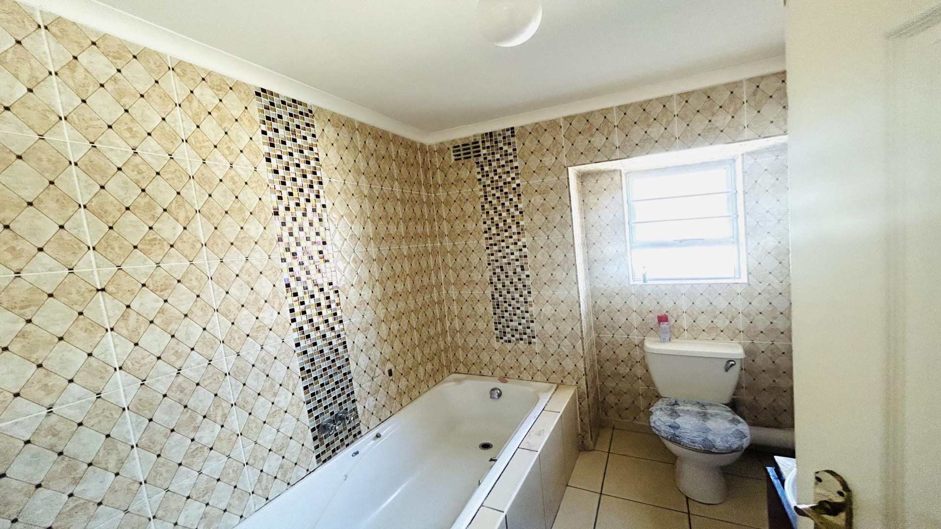 Bathroom 1 of property in Saxilby