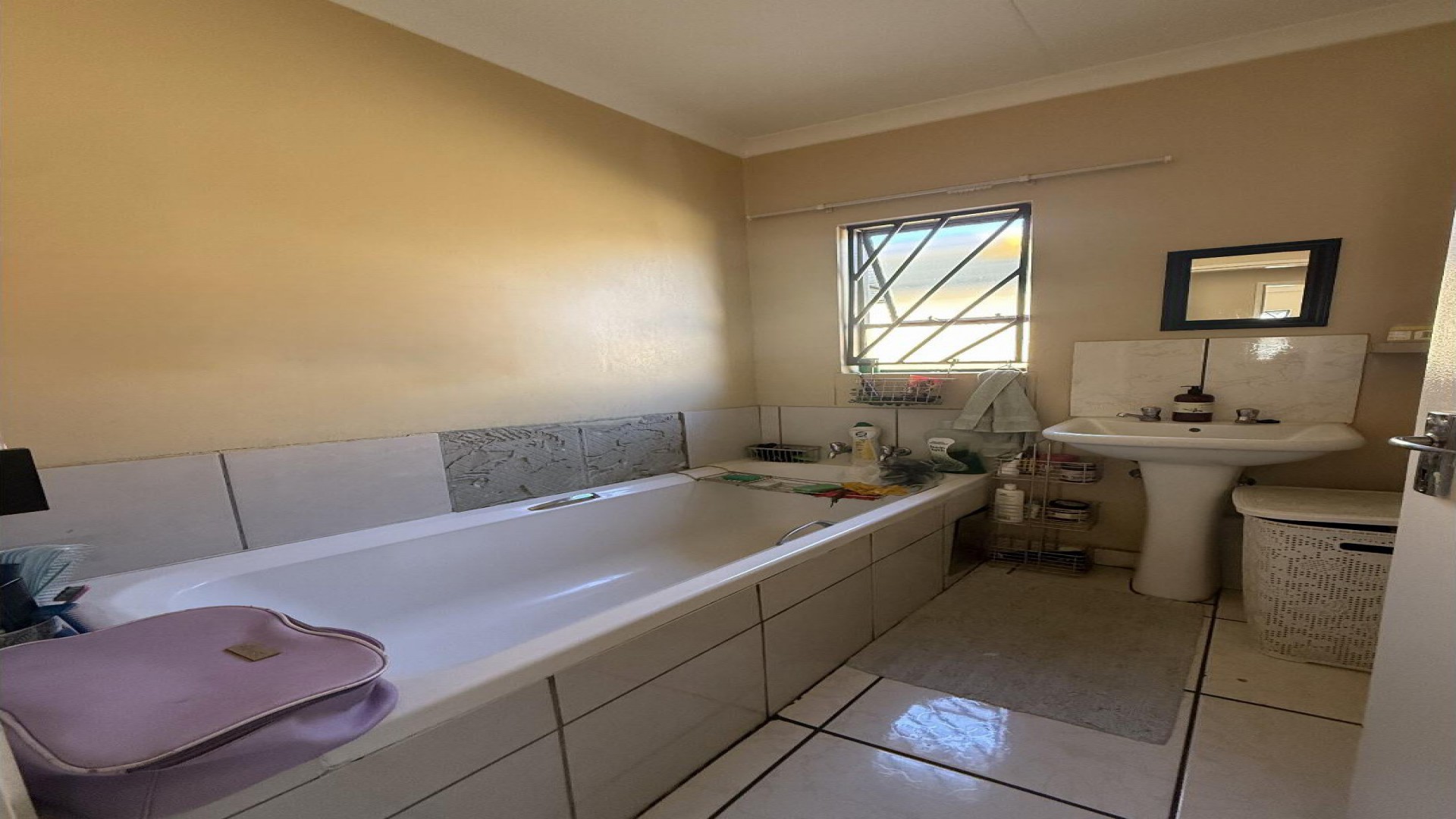 Bathroom 1 of property in Riverside View