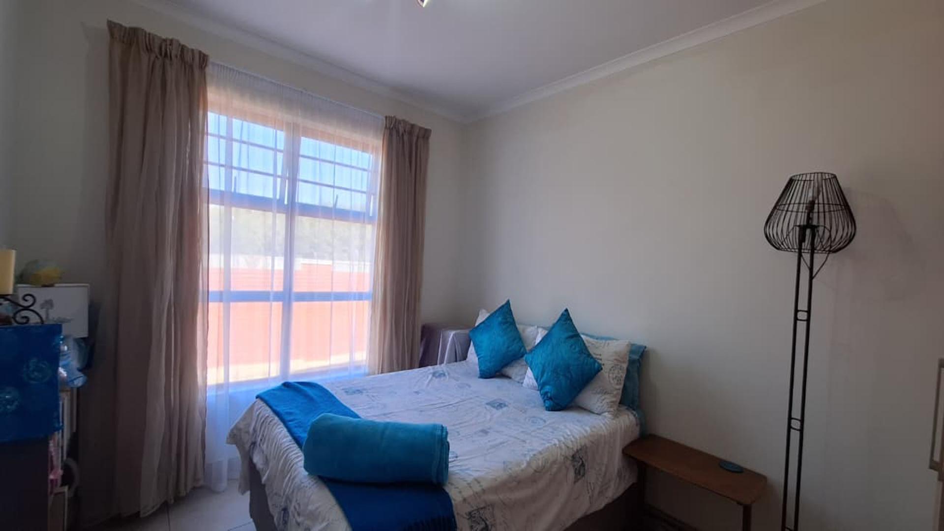 Bed Room 1 - 12 square meters of property in Witfontein