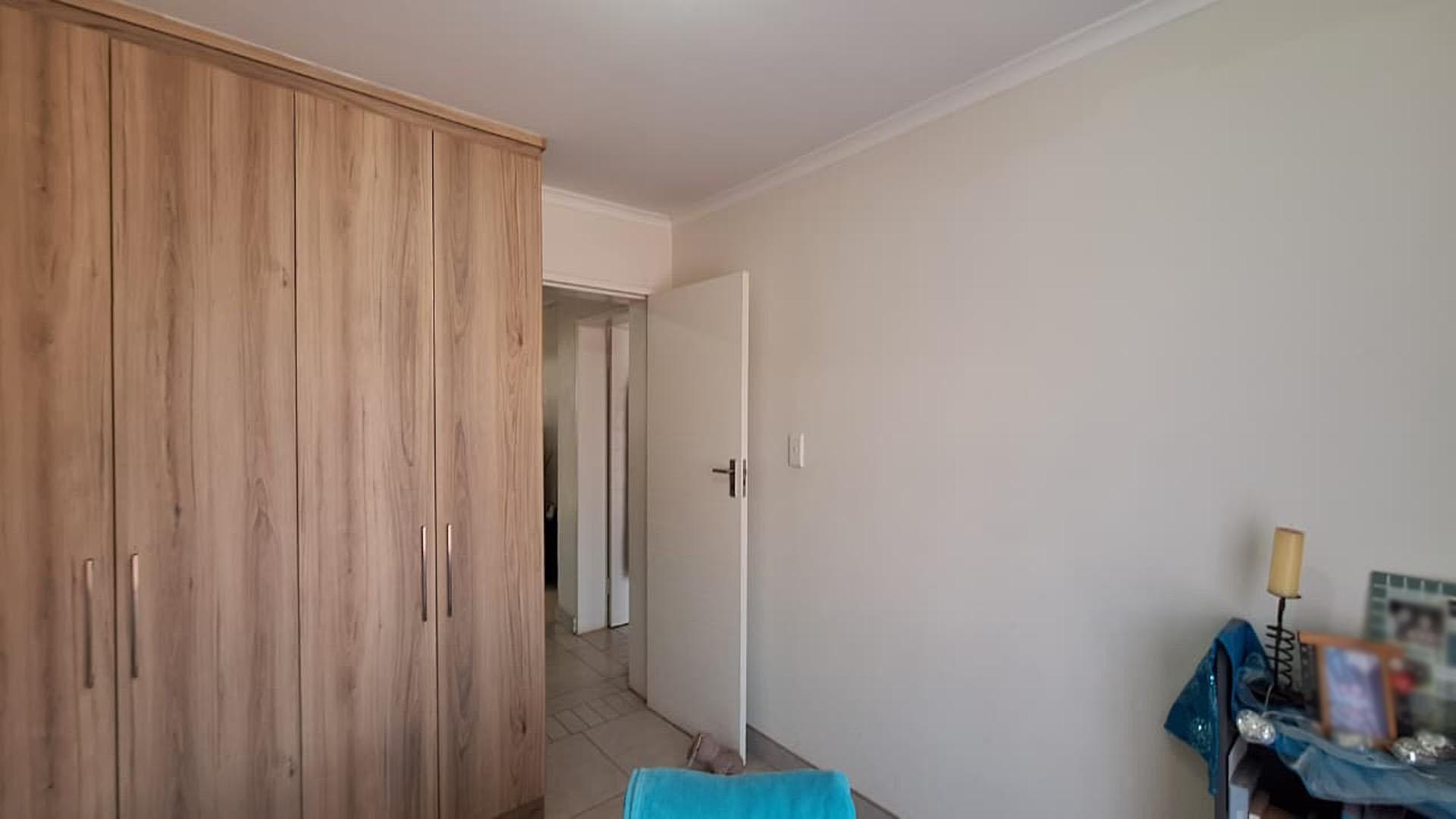 Bed Room 1 - 12 square meters of property in Witfontein