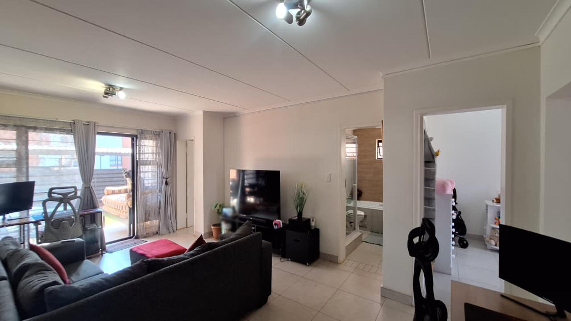 Lounges - 34 square meters of property in Witfontein