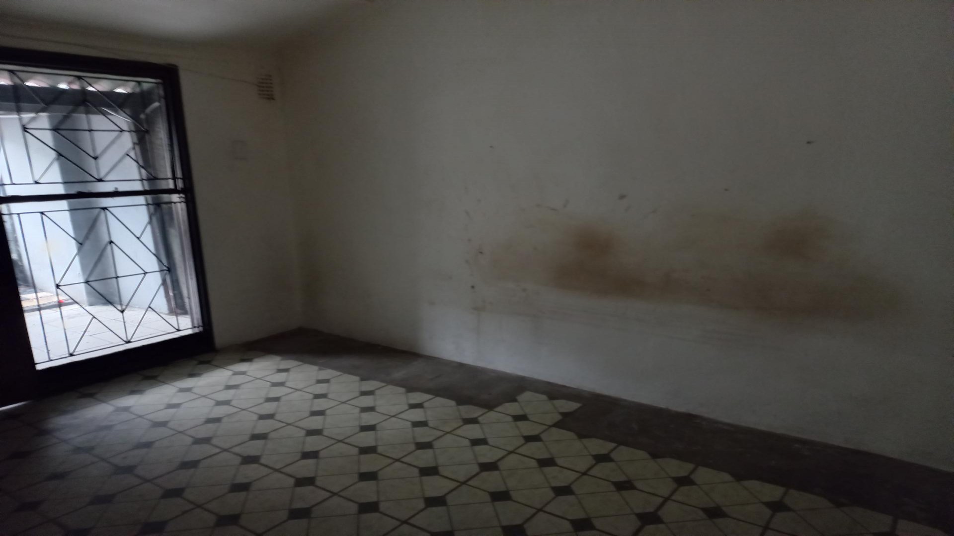 Lounges of property in Redfern