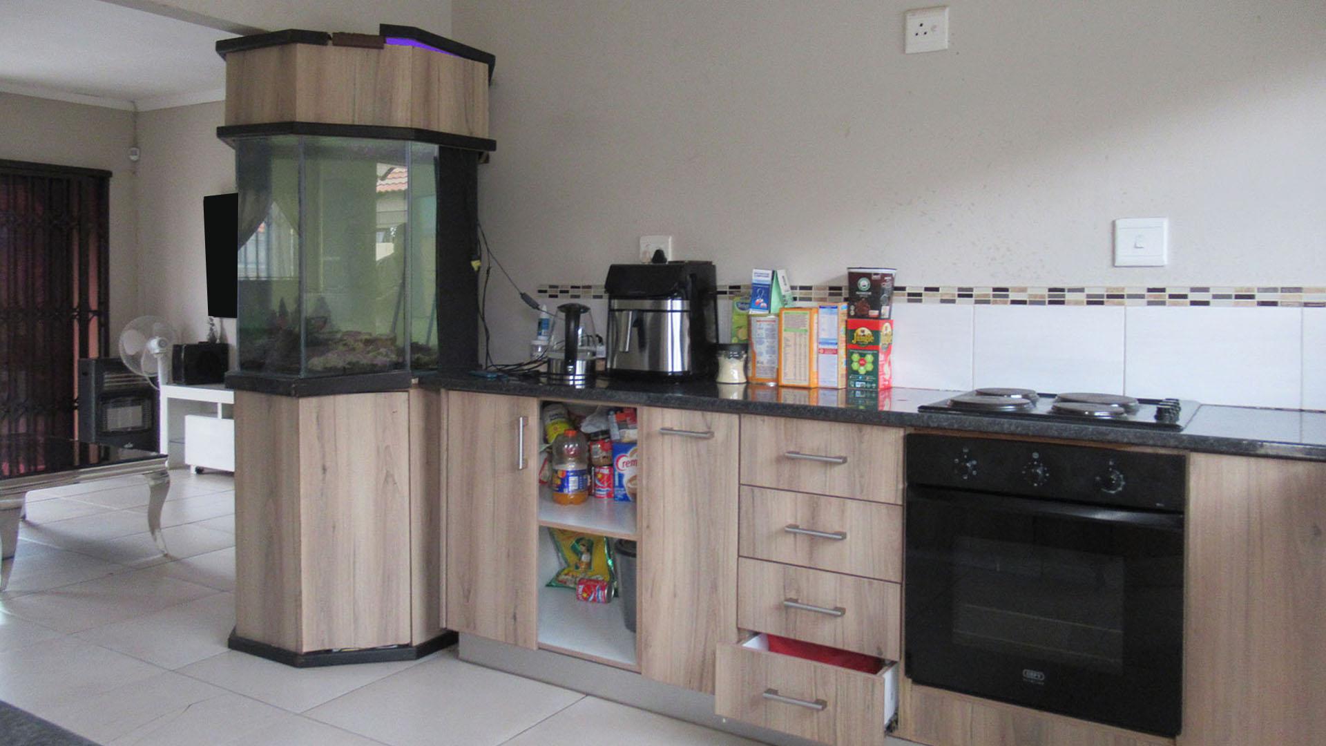 Kitchen - 12 square meters of property in Dawn Park