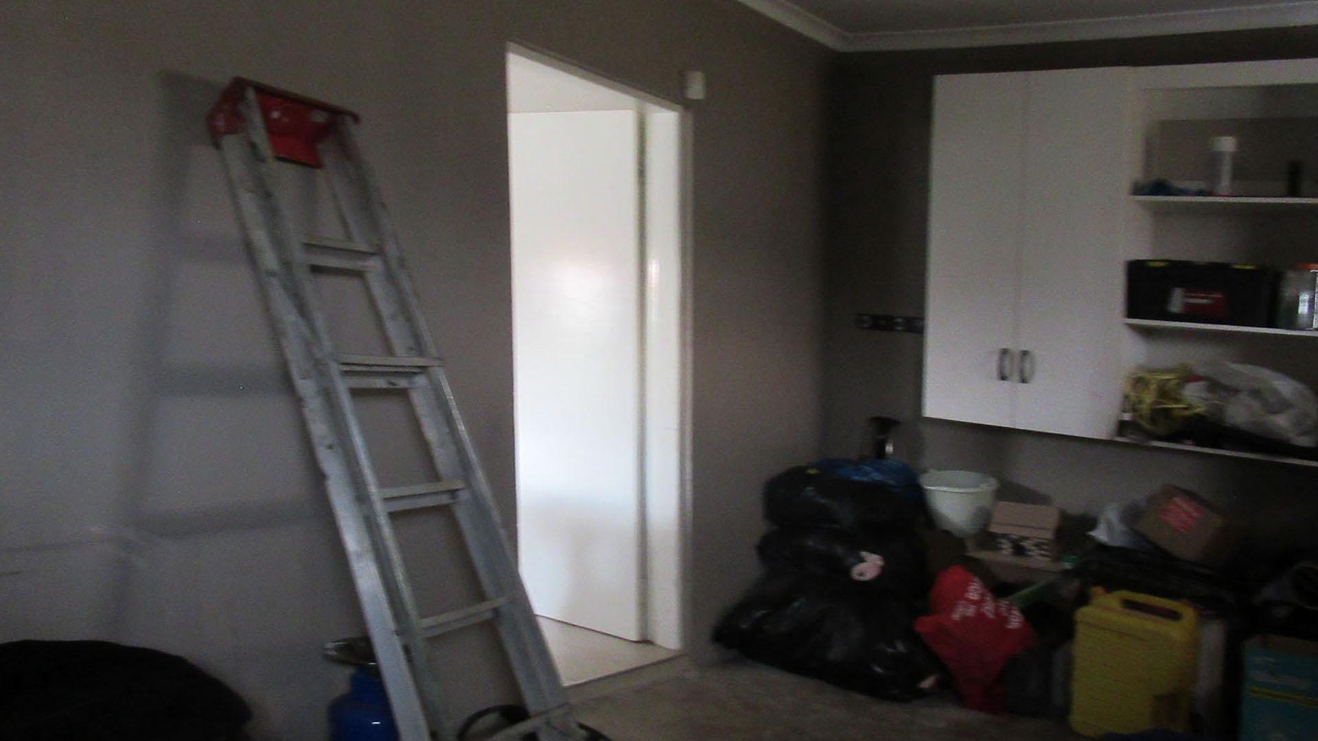 Garage - 22 square meters of property in Dawn Park