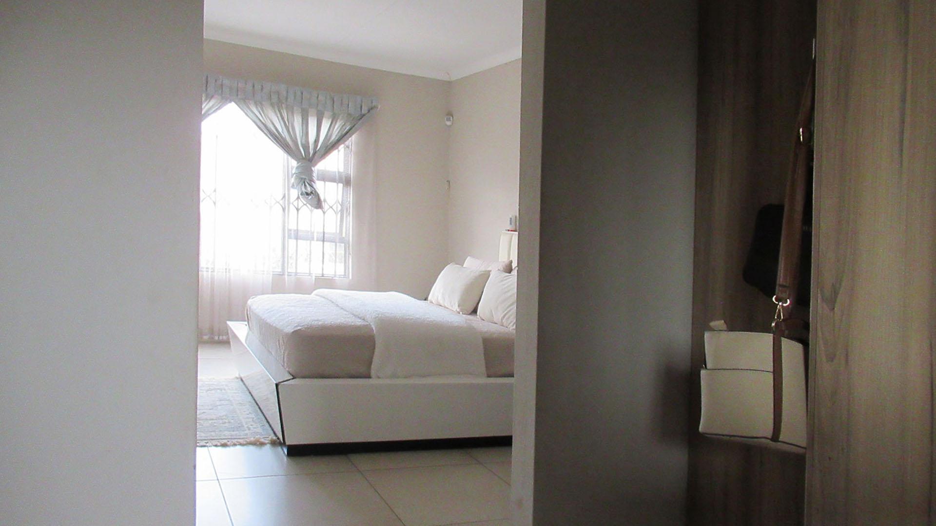 Spaces - 11 square meters of property in Dawn Park