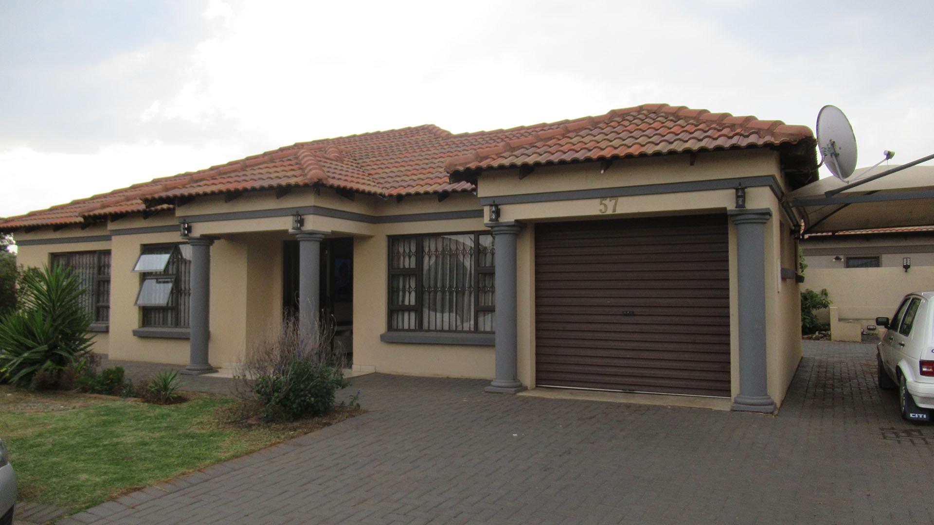 Front View of property in Dawn Park
