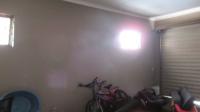 Garage - 22 square meters of property in Dawn Park