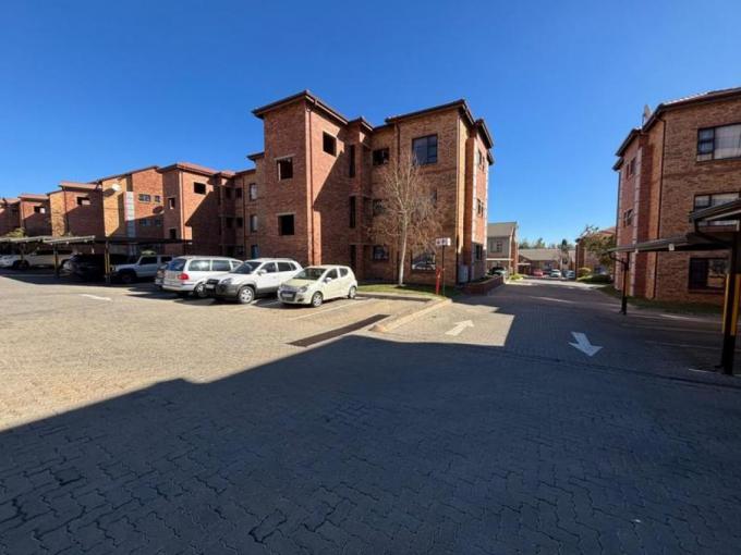 2 Bedroom Apartment for Sale For Sale in Wilgeheuwel  - MR718935
