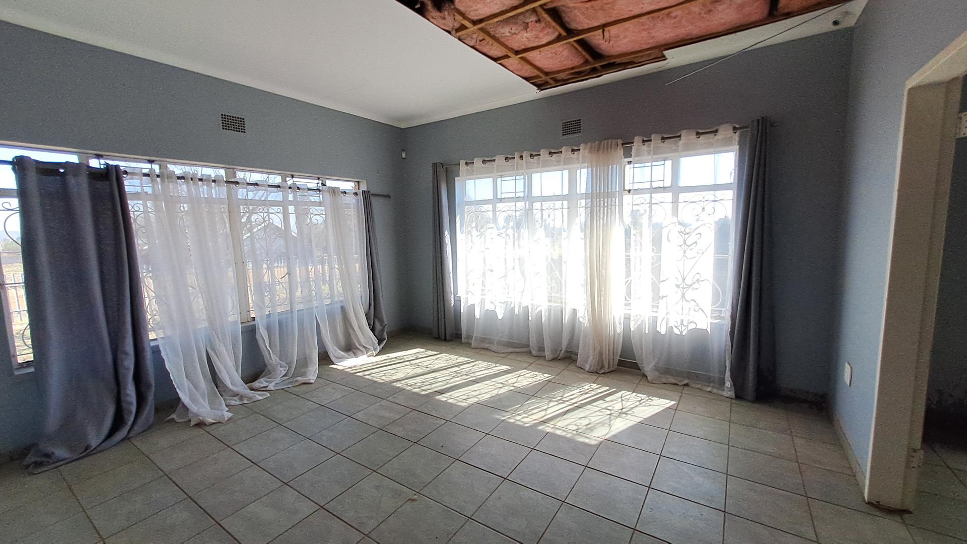 Lounges of property in Balfour