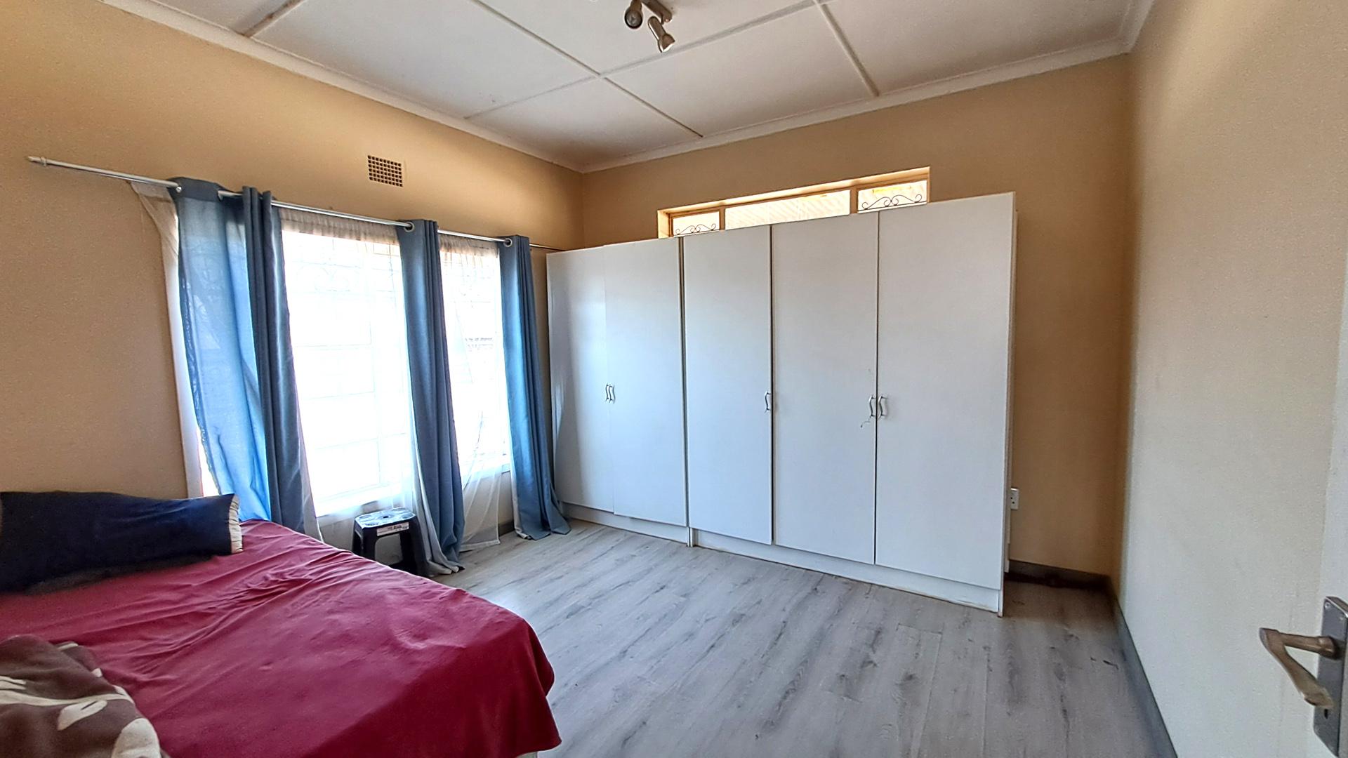 Bed Room 1 of property in Balfour