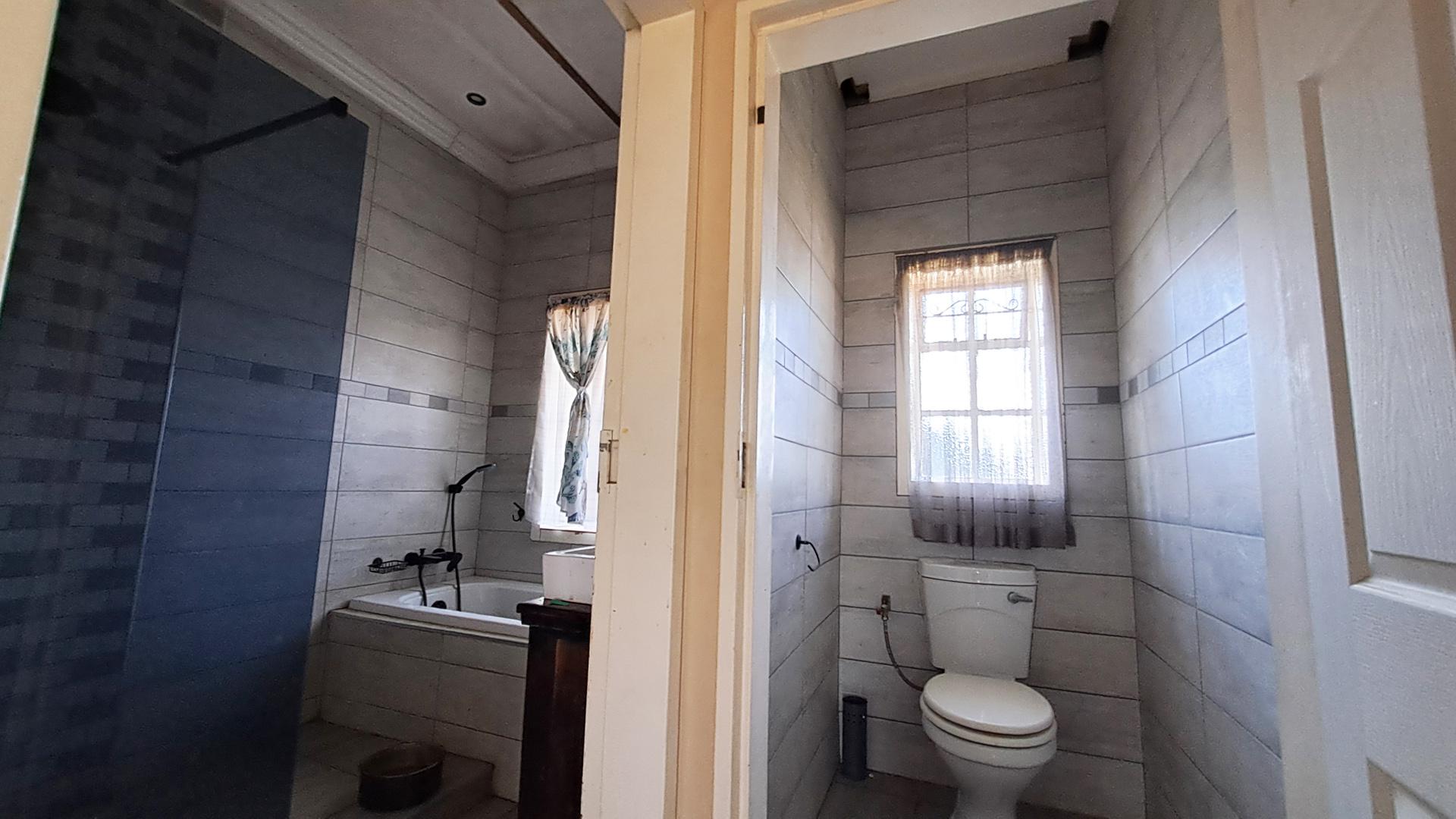Bathroom 1 of property in Balfour