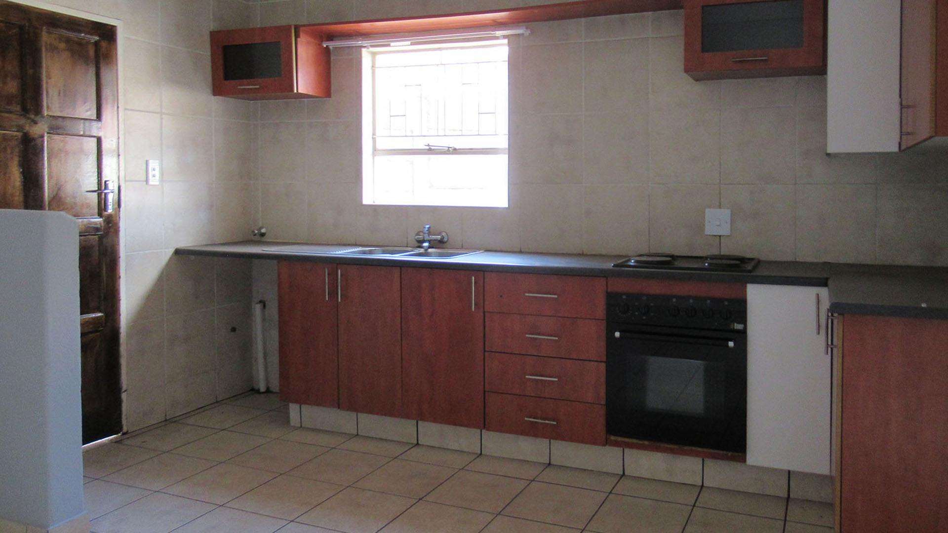 Kitchen - 8 square meters of property in Vanderbijlpark