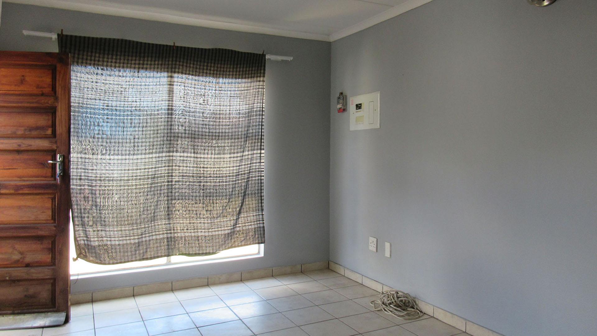Lounges - 22 square meters of property in Vanderbijlpark