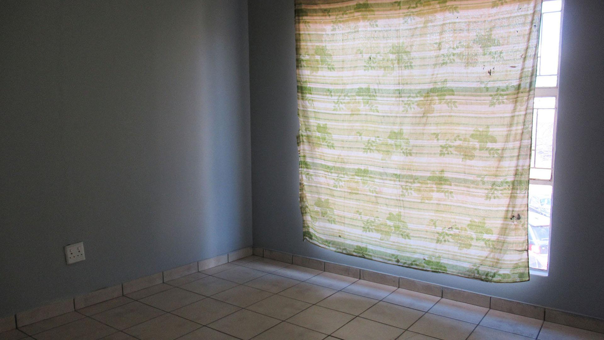 Bed Room 1 - 15 square meters of property in Vanderbijlpark