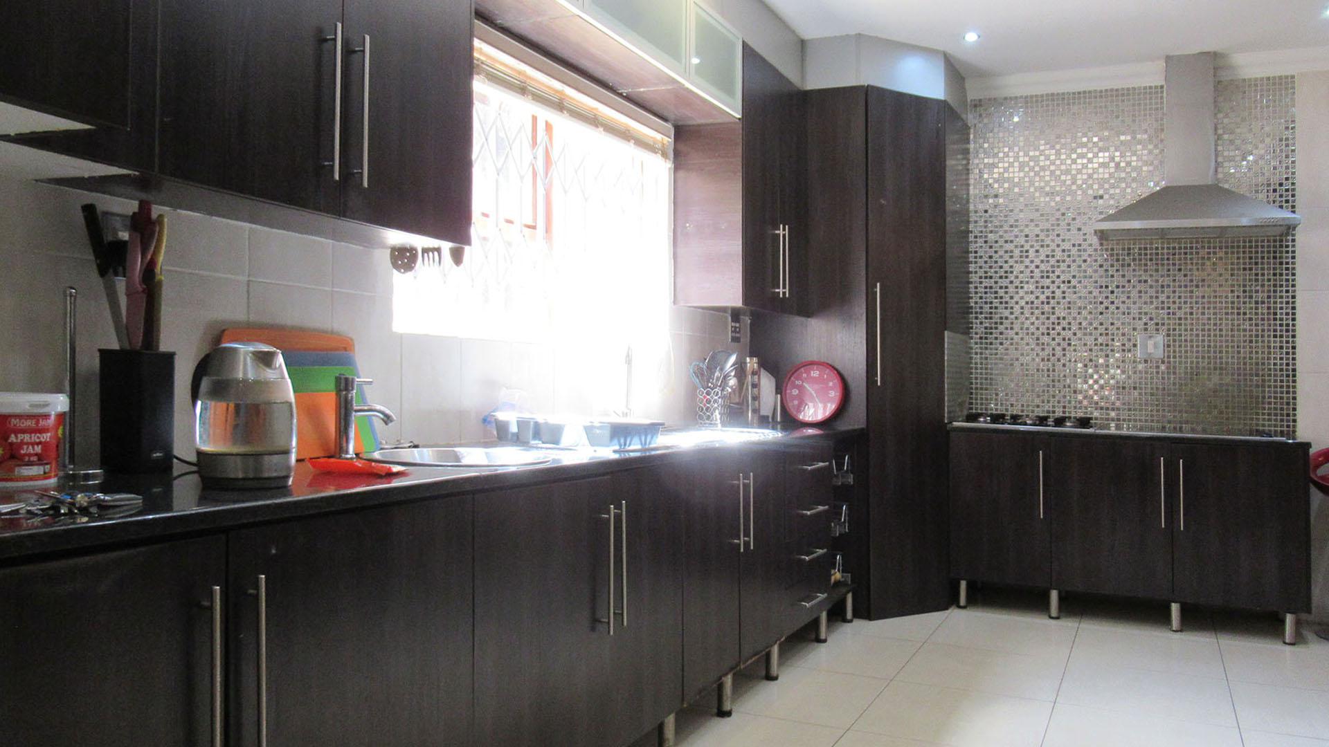 Kitchen - 18 square meters of property in Greenhills