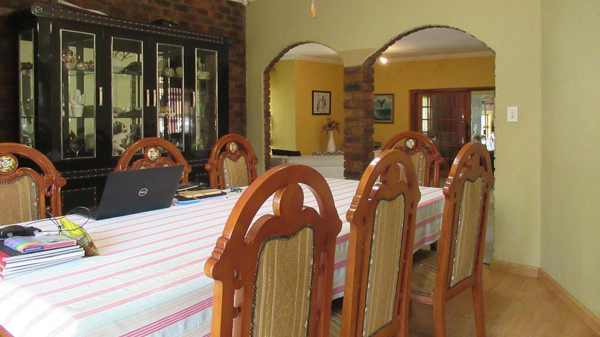 Dining Room - 23 square meters of property in Greenhills