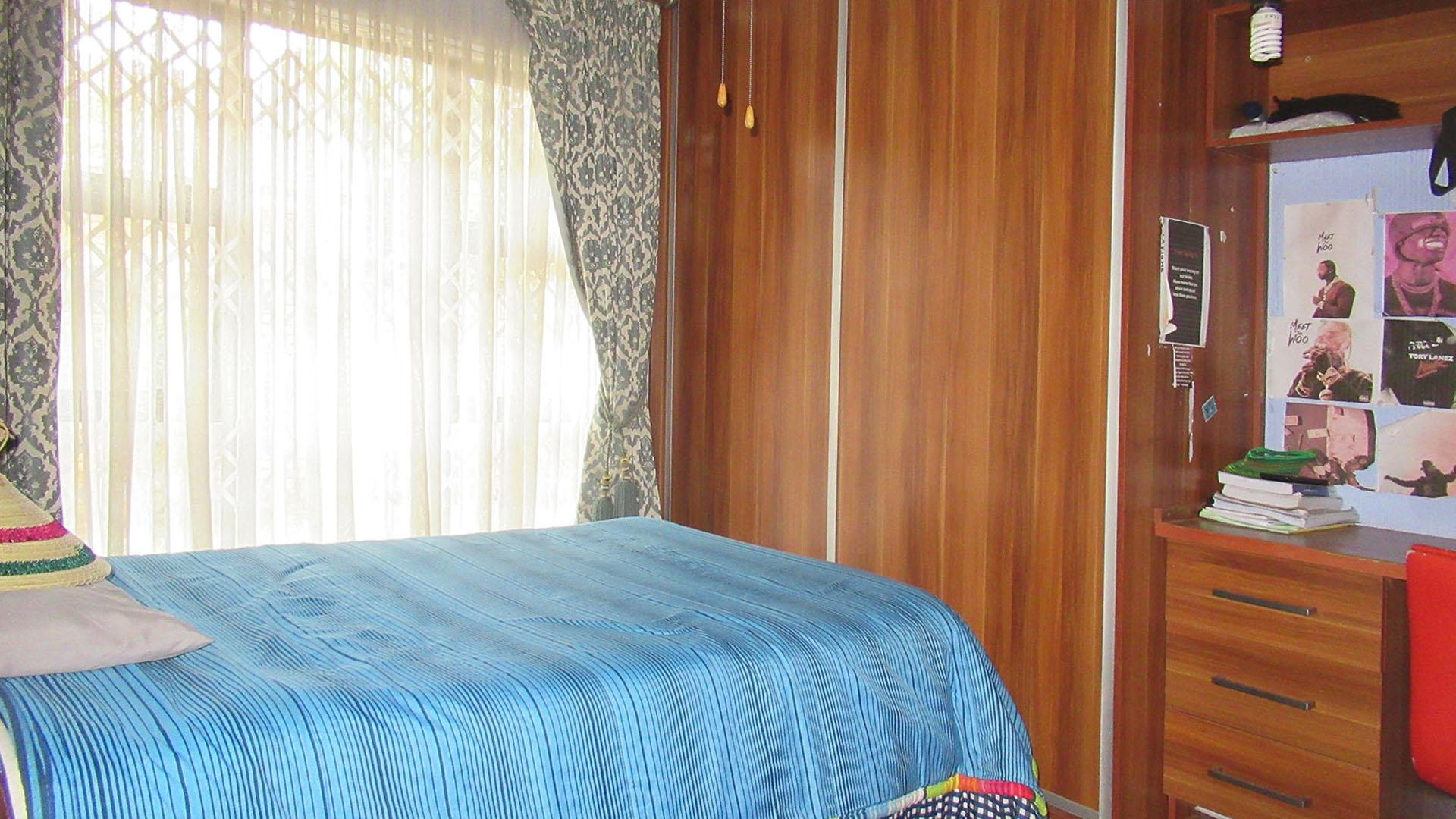 Bed Room 2 - 9 square meters of property in Greenhills