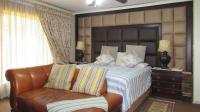 Main Bedroom - 32 square meters of property in Greenhills