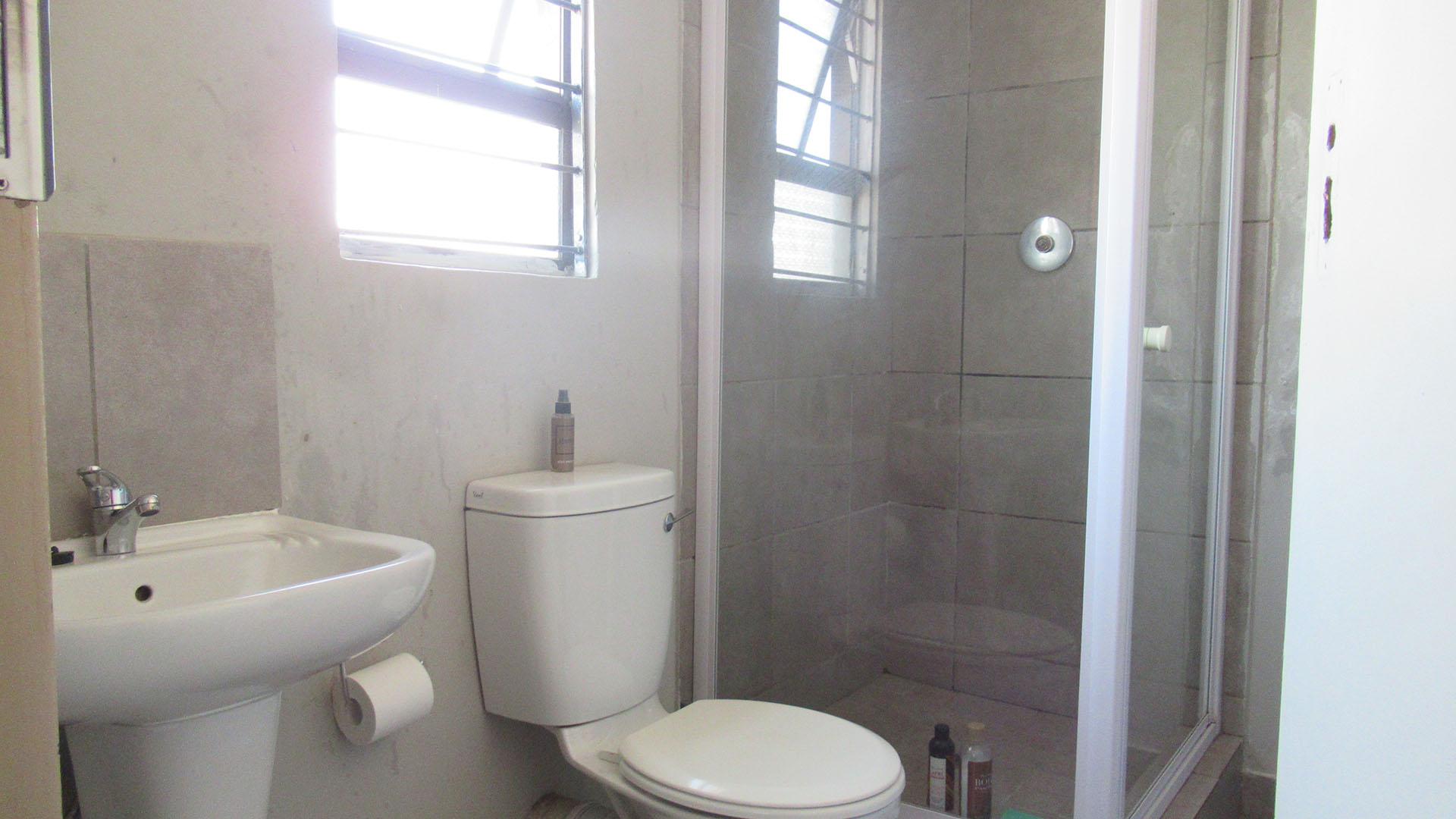 Main Bathroom - 4 square meters of property in Watervalspruit (Vaal)