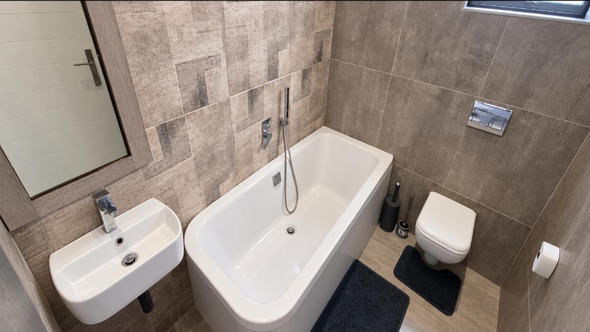 Bathroom 2 of property in Rynfield