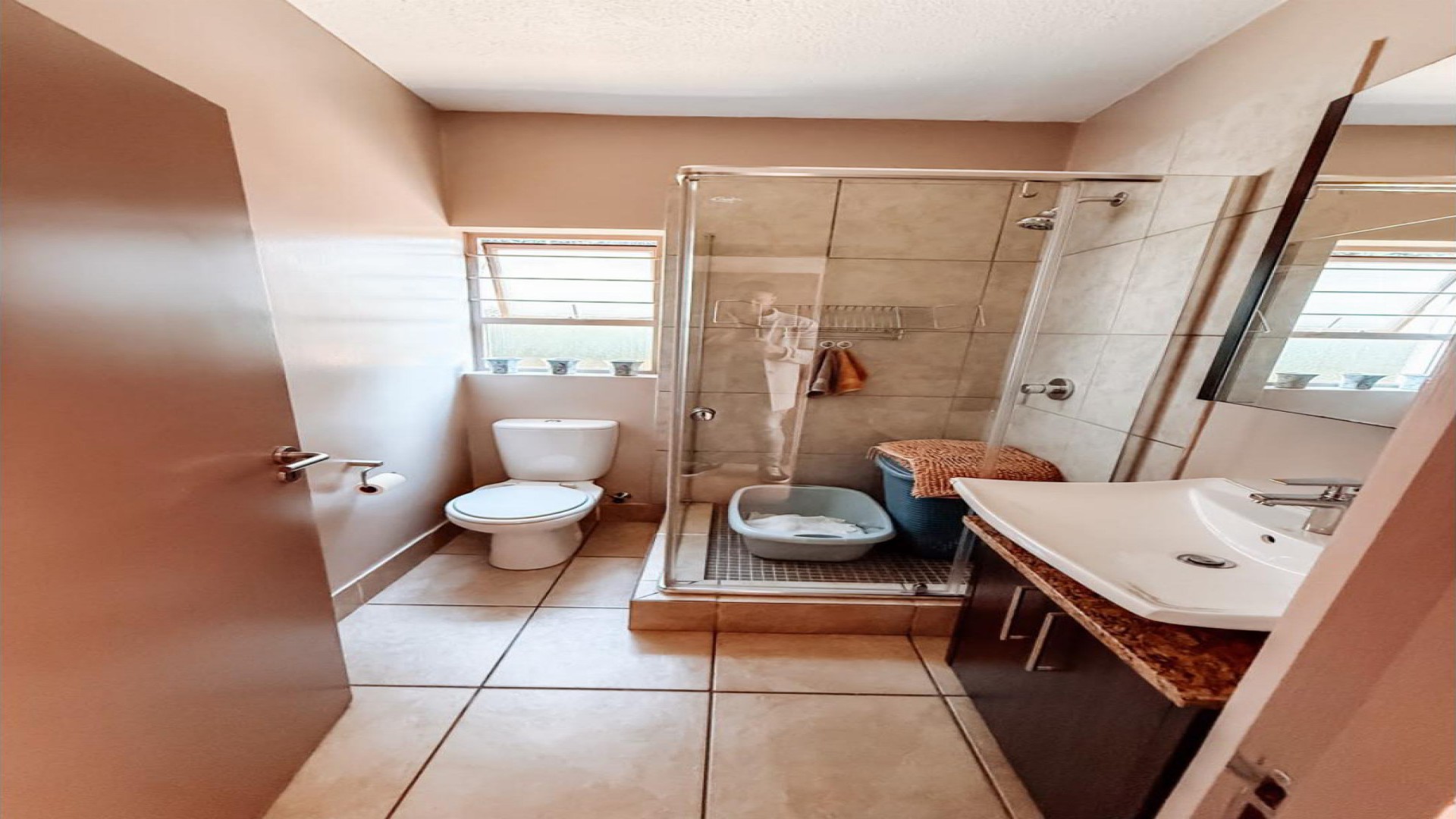 Bathroom 1 of property in Pine Slopes A.H.