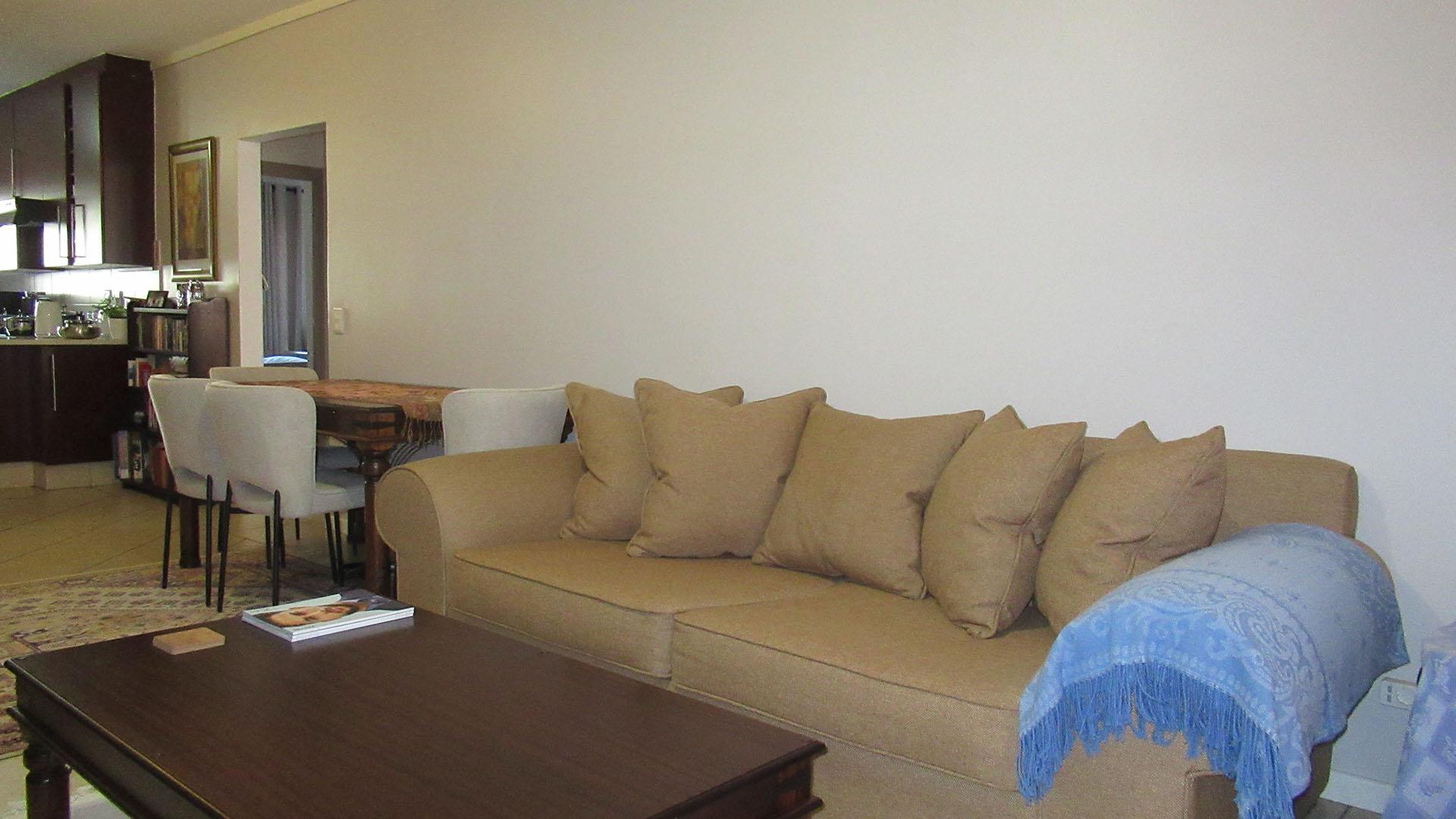 Lounges - 15 square meters of property in Pine Slopes A.H.