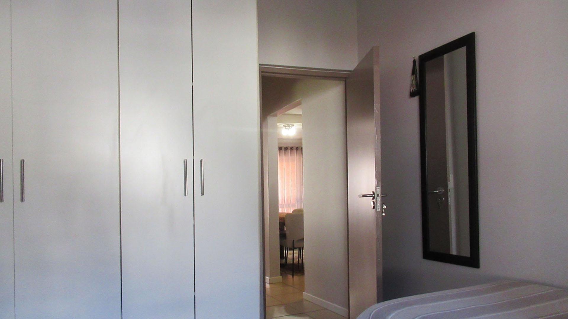 Bed Room 1 - 13 square meters of property in Pine Slopes A.H.